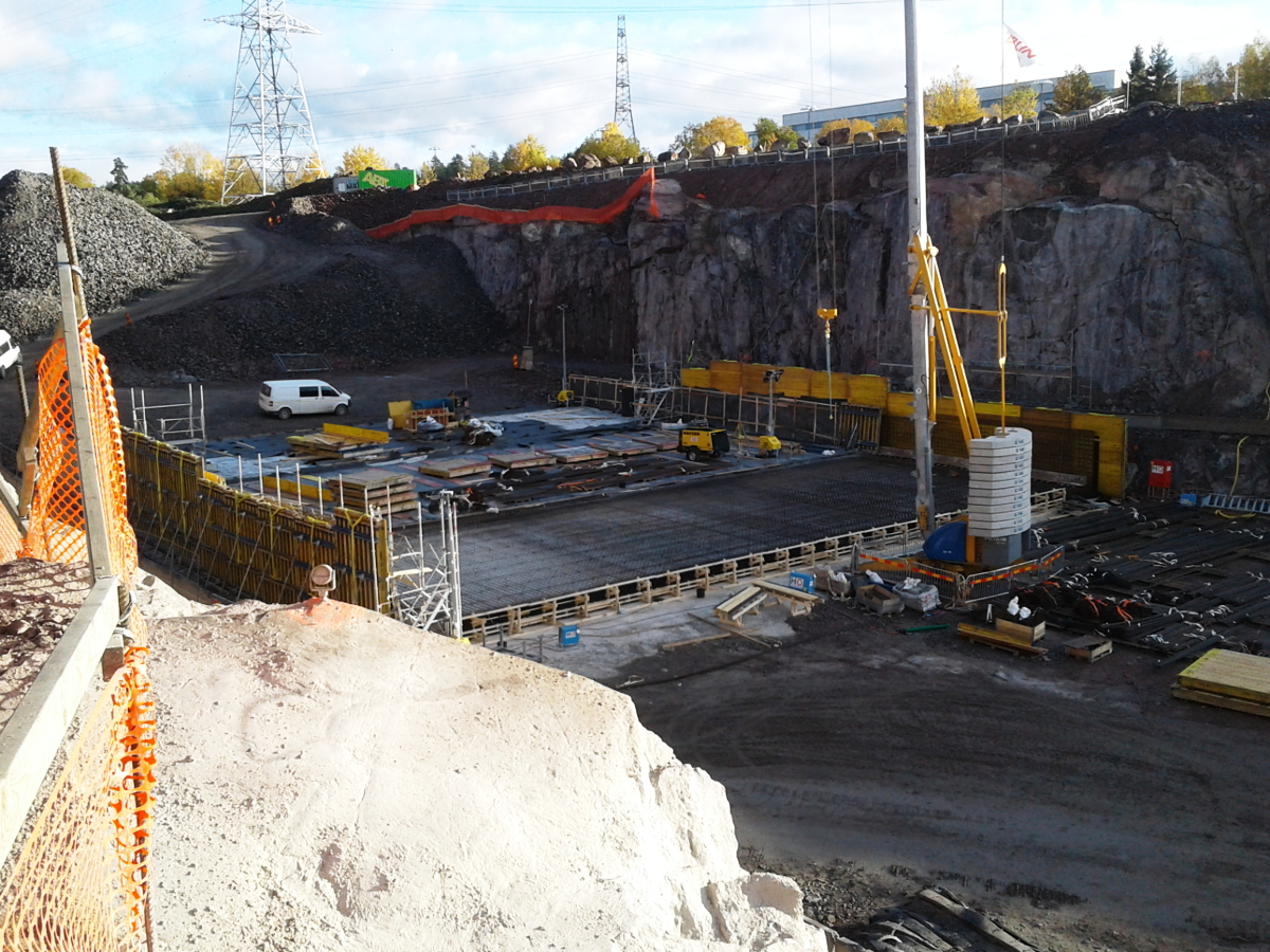 Prace betonowe przy budowie węzła drogowego FSE 61 Akalla w Sztokholmie (Szwecja)