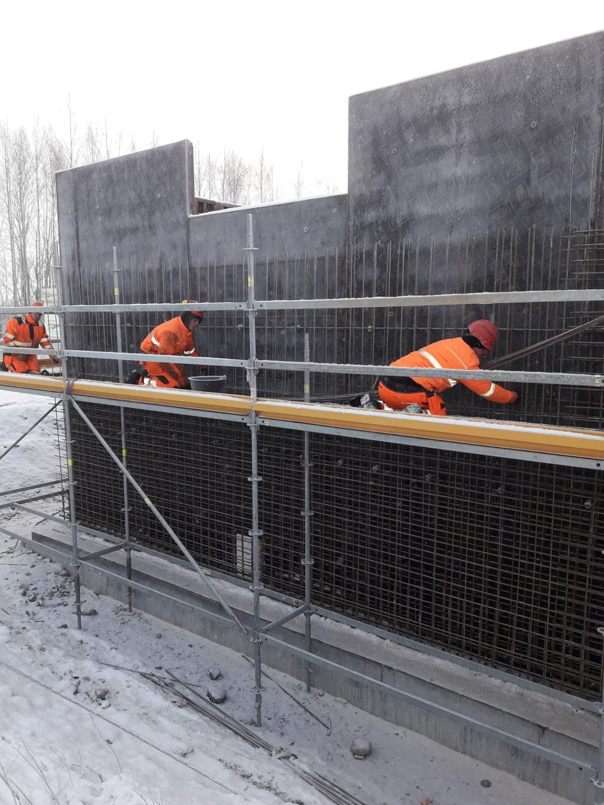 Prace szalunkowe, zbrojarskie i betonowe przy rozbudowie oczyszczalni ścieków w miejscowości Fränsta (Szwecja)