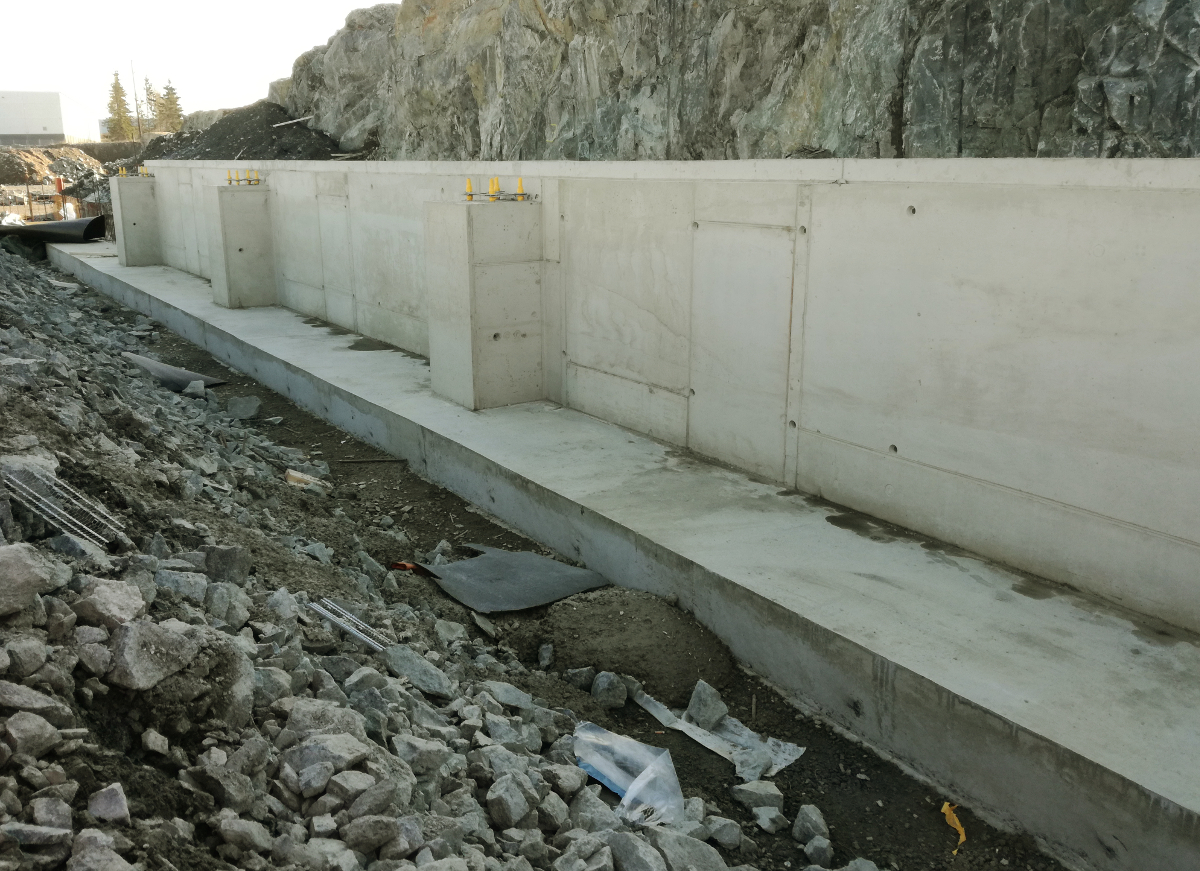 Wykonanie fundamentów i ścian żelbetowych, płyty fundamentowej oraz prace wykończeniowe w tym sucha zabudowa w Kungsängen, Mätarvägen (Szwecja) 