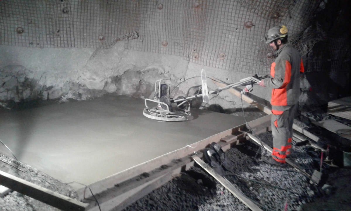 Prace zbrojarskie i betonowe posadzek pod maszyny hydrauliczne na terenie kopalni LKAB w Kirunie, Kiirunavaaravägen 1 (Szwecja)